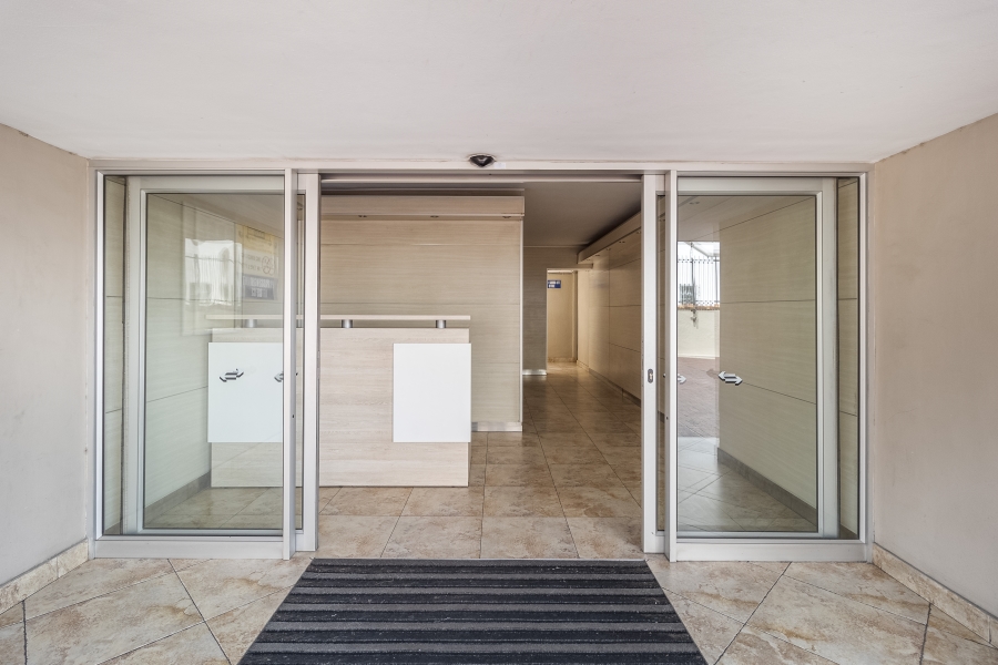 To Let 1 Bedroom Property for Rent in Green Point Western Cape